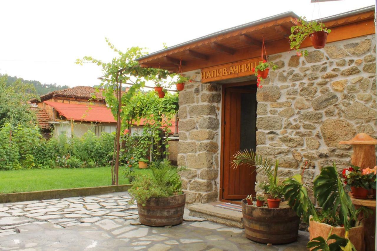 Стаи За Гости Диневи Kalofer Exterior photo