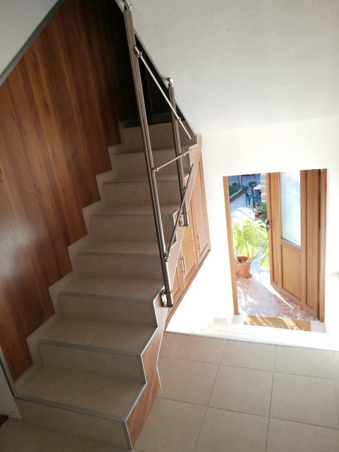Стаи За Гости Диневи Kalofer Exterior photo