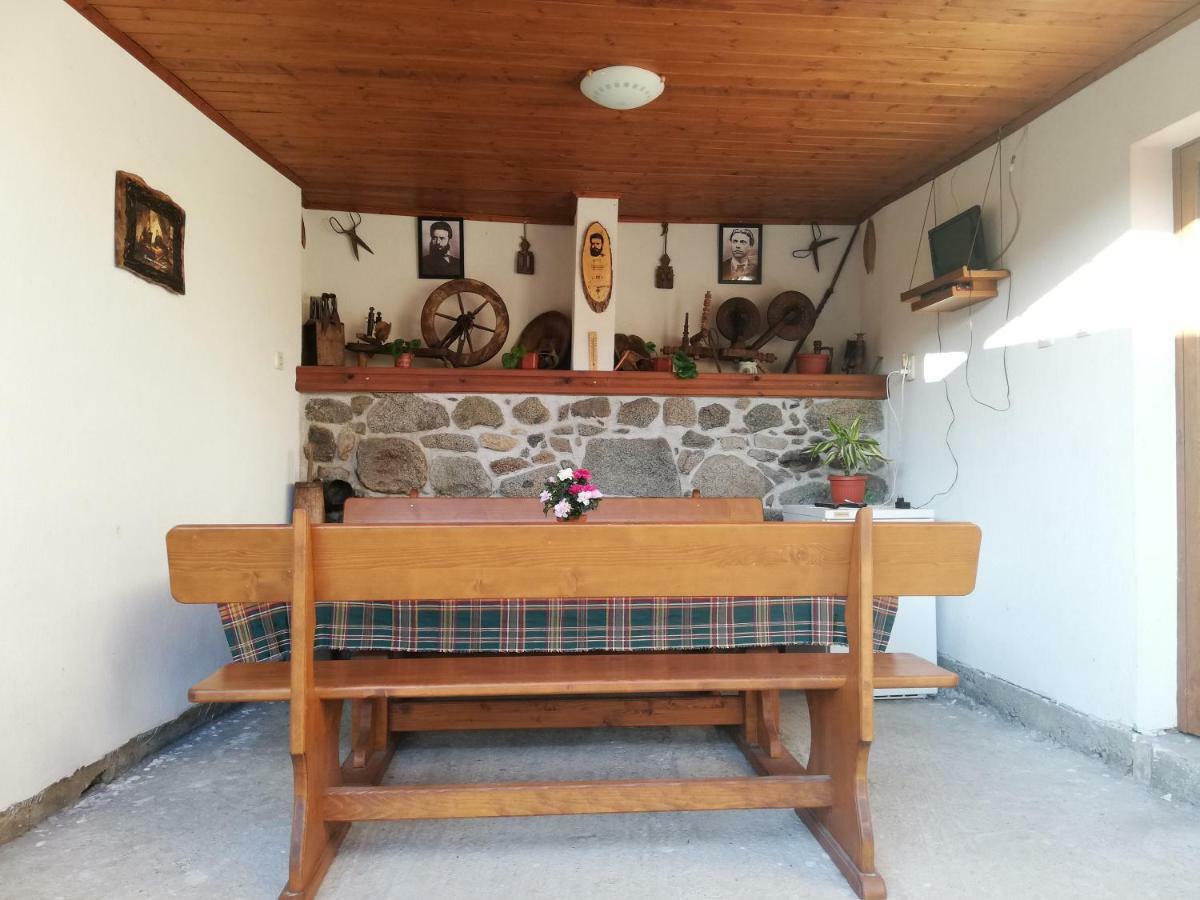 Стаи За Гости Диневи Kalofer Exterior photo